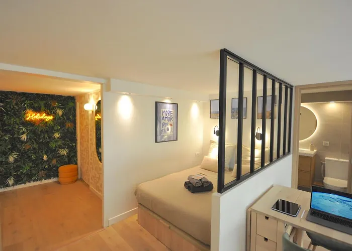Monaco # - 4 Persons - Hypercenter - Private Parking - Clim - Full Renovated - Fast Wifi مينتون
