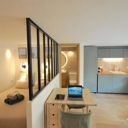 Monaco # - 4 Persons - Hypercenter - Private Parking - Clim - Full Renovated - Fast Wifi Apartament Mentona