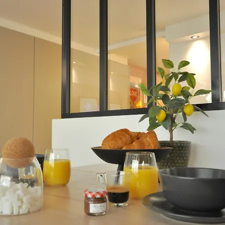 Apartament Monaco # - 4 Persons - Hypercenter - Private Parking - Clim - Full Renovated - Fast Wifi Mentona